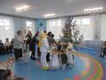 ВОСПИТАННИКИ ПЕРВОЙ МЛАДШЕЙ ГРУППЫ С ПЕСНЯМИ И ПЛЯСКАМИ ВСТРЕТИЛИ НОВЫЙ ГОД!