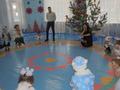 ВОСПИТАННИКИ ПЕРВОЙ МЛАДШЕЙ ГРУППЫ С ПЕСНЯМИ И ПЛЯСКАМИ ВСТРЕТИЛИ НОВЫЙ ГОД!