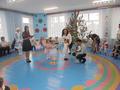 ВОСПИТАННИКИ ПЕРВОЙ МЛАДШЕЙ ГРУППЫ С ПЕСНЯМИ И ПЛЯСКАМИ ВСТРЕТИЛИ НОВЫЙ ГОД!